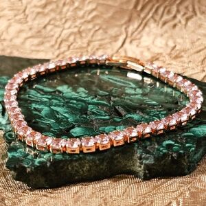 NEW Elegant Rose Gold and Rhinestone Tennis Bracelet B1P31